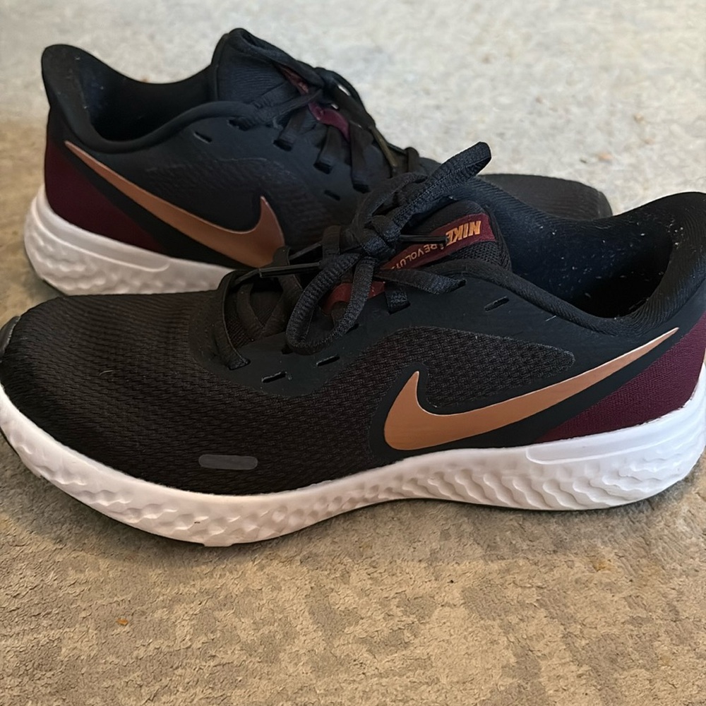 WOMEN'S NIKE REVOLUTION 5 RUNNING SHOES 7.5